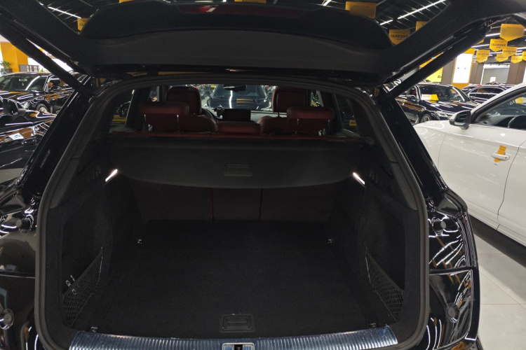 奥迪Q5L 2024款 40 TFSI 豪华动感型机舱底盘23