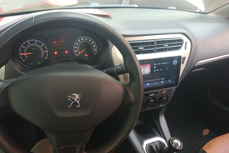 标致301 2016款 1.6L 手动舒适版中控内饰7002