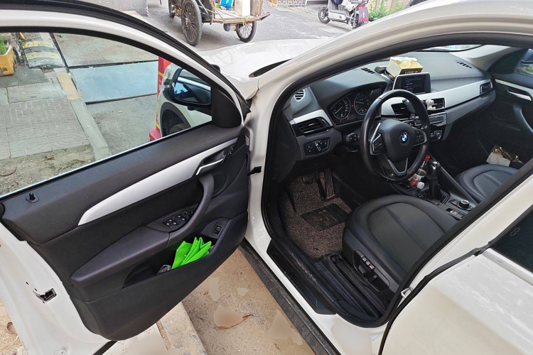 宝马X1 2018款 sDrive20Li 领先型中控内饰7003