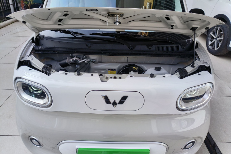 五菱汽车 宏光MINIEV 2024款 第三代 215km 青春版机舱底盘24