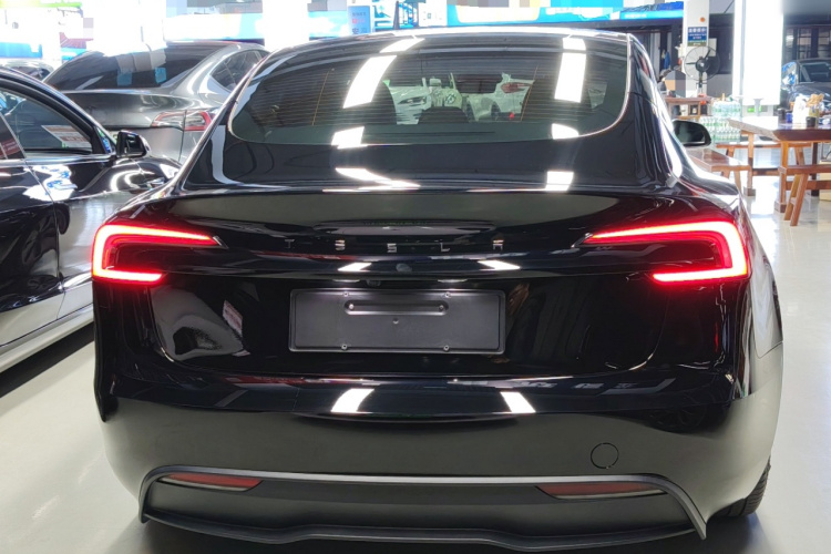 特斯拉 Model 3 2023款 后轮驱动版车身外观6