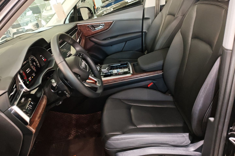 奥迪Q7 2022款 55 TFSI quattro S line运动型中控内饰19