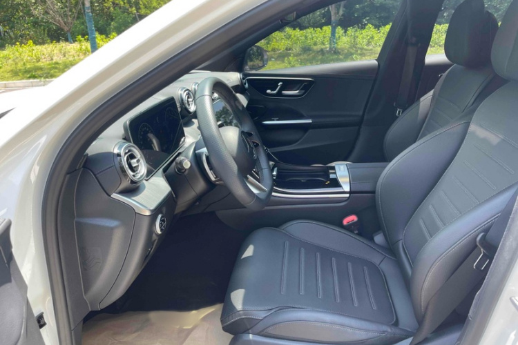 奔驰C级 2023款 改款二 C 260 L 运动版中控内饰7002