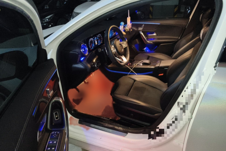 奔驰A级 2021款 A 200 L 运动轿车时尚型中控内饰7003