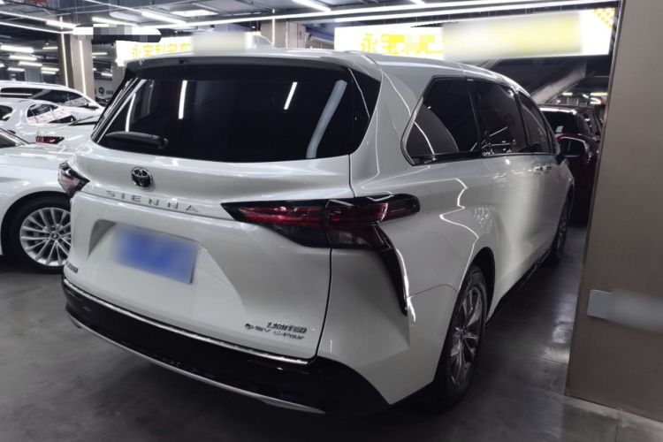 丰田 赛那SIENNA 2024款 2.5L混动 四驱尊贵版车身外观7