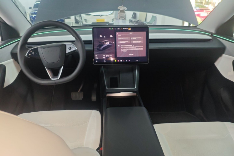 特斯拉 Model Y 2025款 后轮驱动 首发版中控内饰12