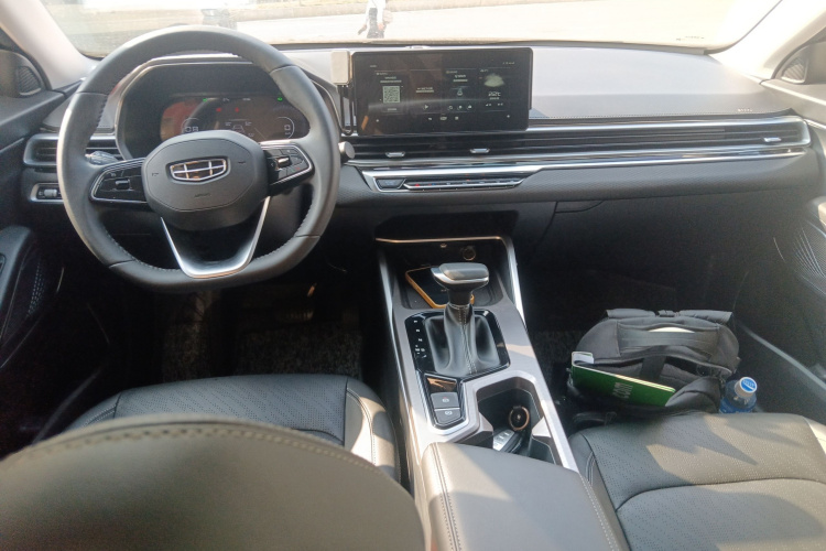 吉利汽车 帝豪 2022款 第4代 1.5L CVT尊贵型中控内饰12