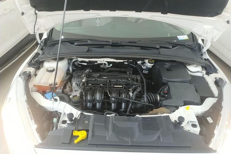 福特 福克斯 2017款 三厢 1.6L 自动舒适型智行版机舱底盘24