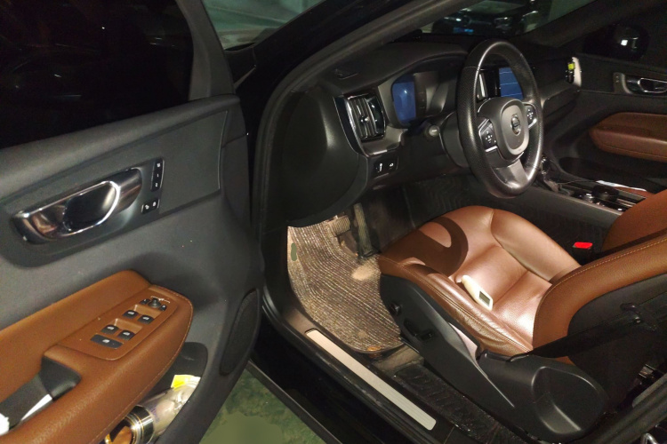 沃尔沃XC60 2021款 T5 四驱智逸豪华版中控内饰20