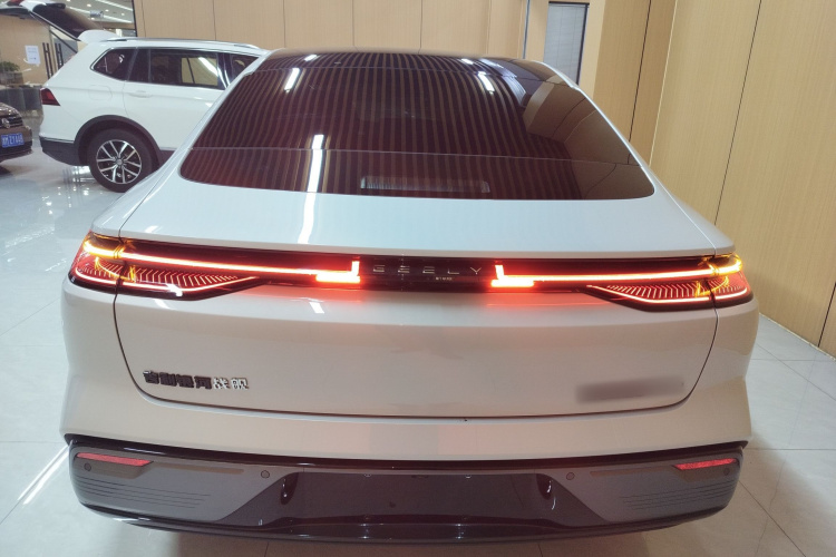 吉利银河 银河星耀8 2025款 130km EM-P 星舰版车身外观6