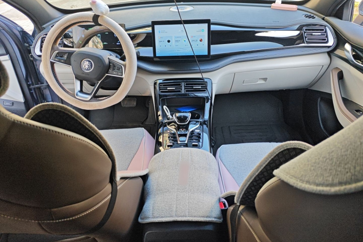 比亚迪 秦PLUS 2024款 荣耀版 DM-i 55KM领先型中控内饰12