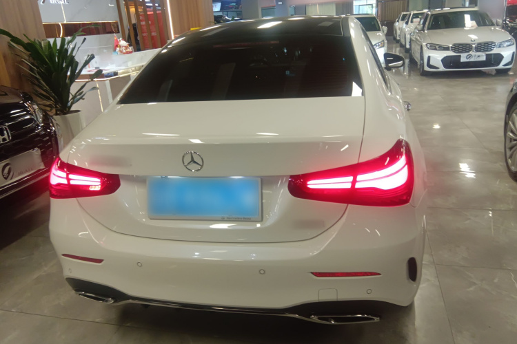 奔驰A级 2024款 改款 A 200 L 时尚型车身外观6