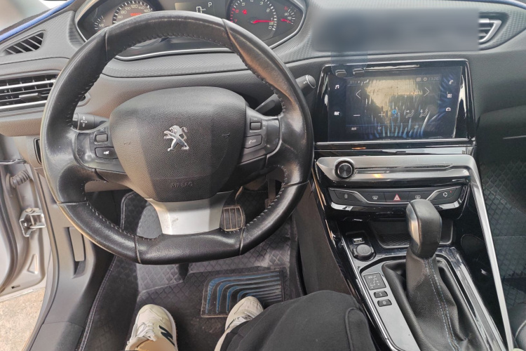 标致308 2016款 1.6L 自动豪华版中控内饰12