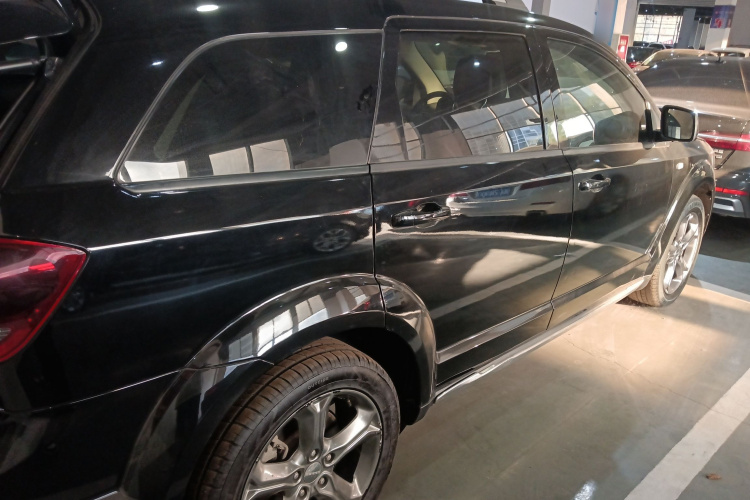 道奇 酷威 2016款 2.4L 两驱旅行版车身外观6005