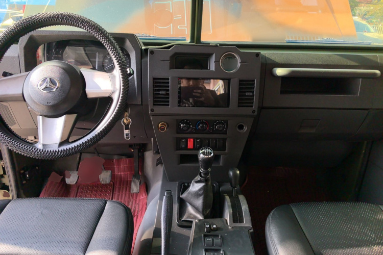 BAW北汽制造 勇士 2019款 2.4T 三门四驱短轴汽油版 国VI中控内饰12