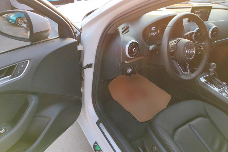 奥迪A3 2018款 30周年年型 Limousine 35 TFSI 风尚型中控内饰20