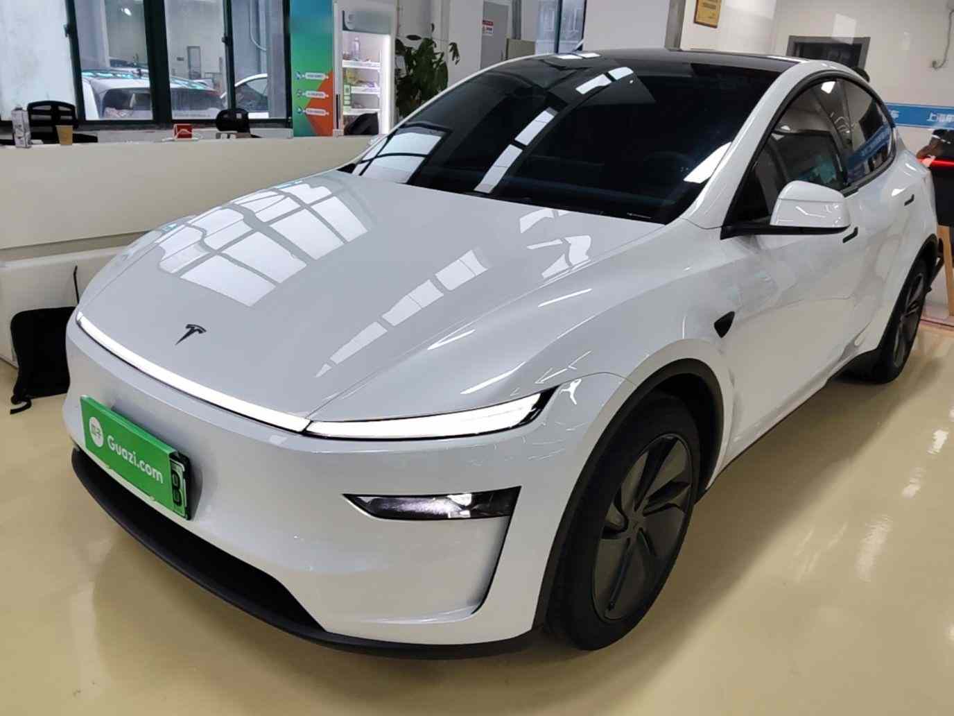 特斯拉 Model Y 2025款 后轮驱动版(2)
