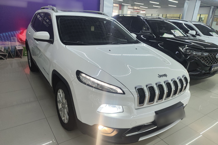 Jeep 自由光 2017款 2.0L 优越版车身外观3
