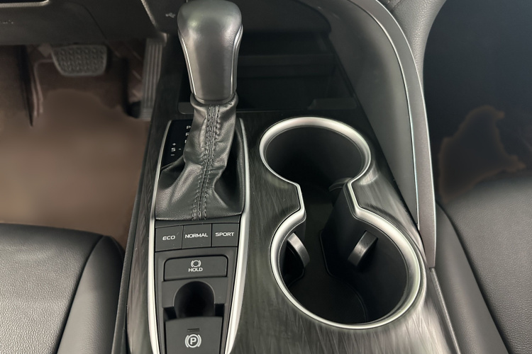 丰田 凯美瑞 2023款 2.5G 豪华版中控内饰7004