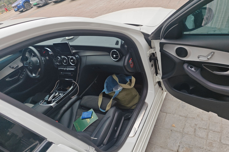 奔驰C级 2018款 C 200 运动版局部细节9005