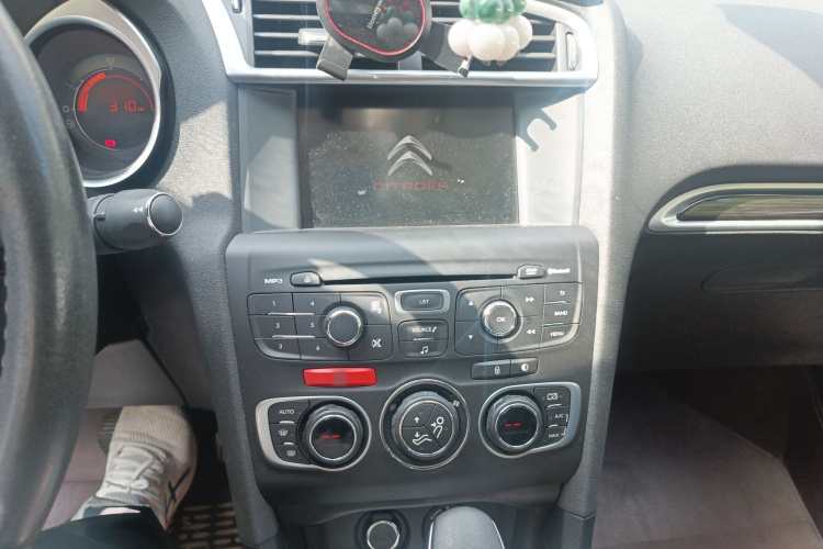 雪铁龙C4L 2015款 1.2T 自动尊贵版局部细节16