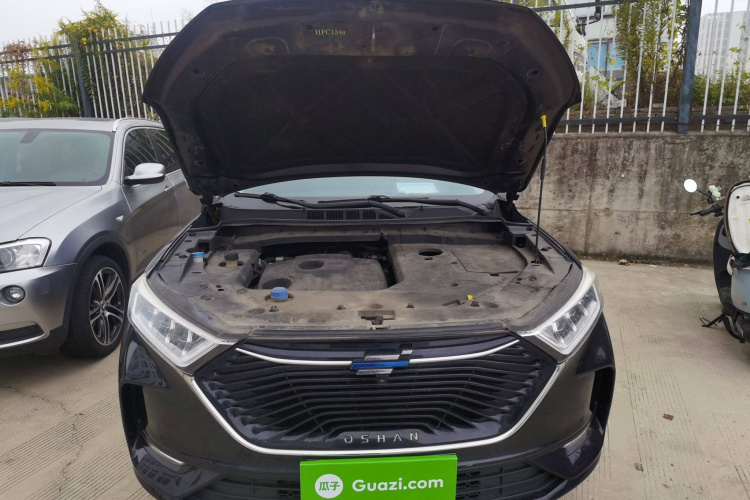 长安欧尚X7 2020款 1.5T 人脸识别全自动泊车太空逍遥版机舱底盘24