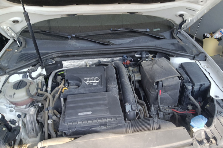 奥迪A3 2016款 Limousine 35 TFSI 进取型机舱底盘24