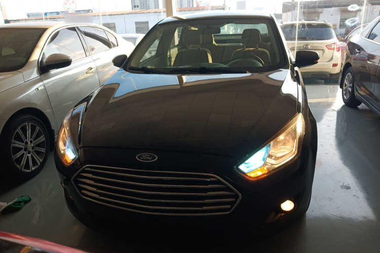 福特 福睿斯 2015款 1.5L 自动舒适型车身外观2