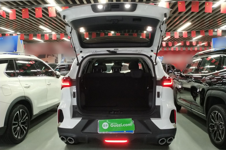 捷途X70S 2023款 1.5T DCT荣耀版 7座机舱底盘23