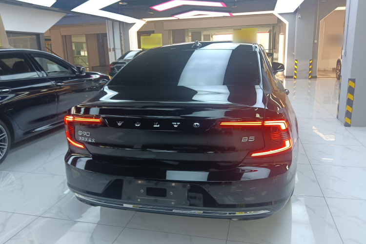 沃尔沃S90 2024款 B5 智雅豪华版车身外观6