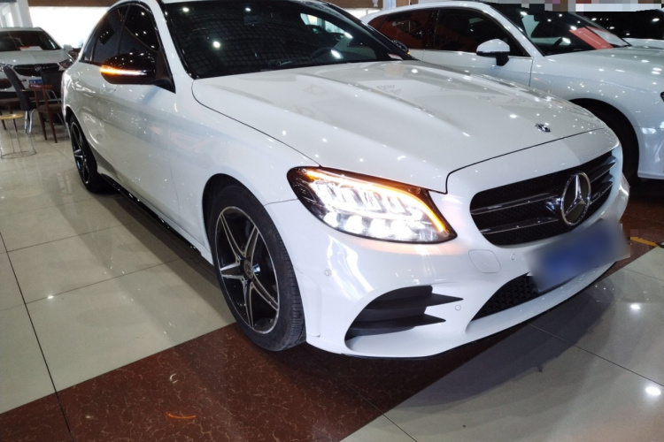 奔驰C级 2020款 改款 C 260 运动版车身外观3