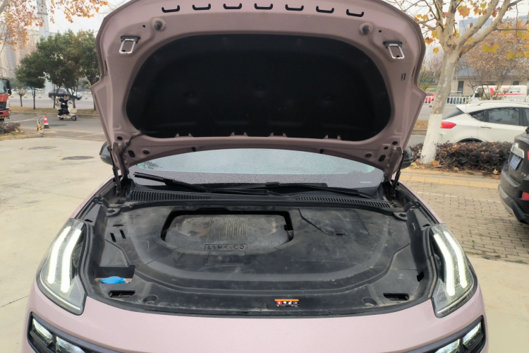领克06 2021款 1.5T Shero粉色特别版机舱底盘24