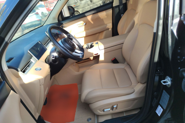 蓝电E5 PLUS 2025款 165km 长续航版 5座中控内饰19