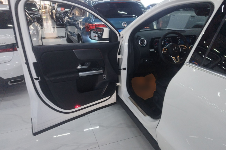 奔驰GLA 2022款 改款 GLA 200中控内饰7003