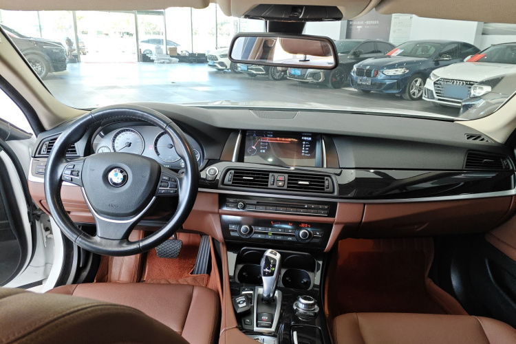 宝马5系 2017款 520Li 典雅型中控内饰12