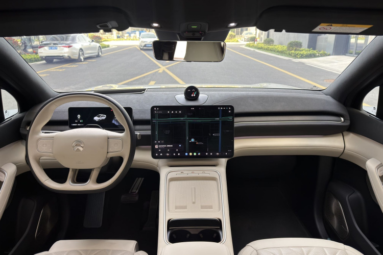 蔚来EC6 2025款 75kWh中控内饰7001