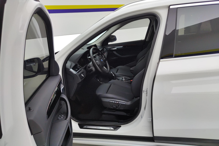 宝马X1 2020款 sDrive20Li 尊享型中控内饰19