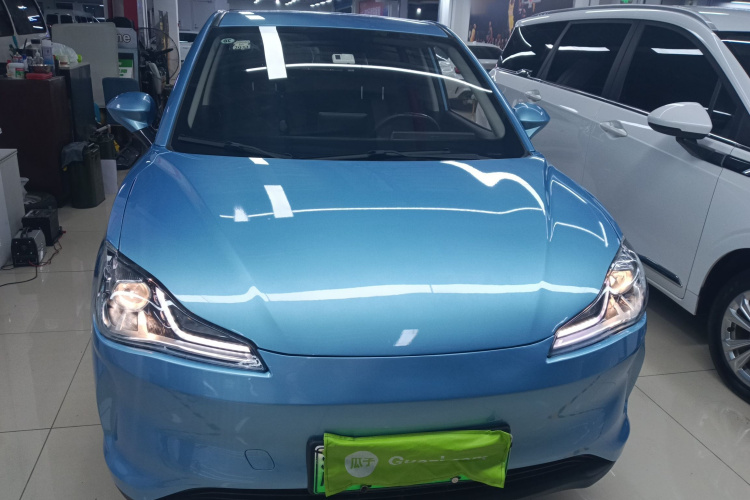 哪吒汽车 哪吒V 2021款 长续航娱乐版车身外观2