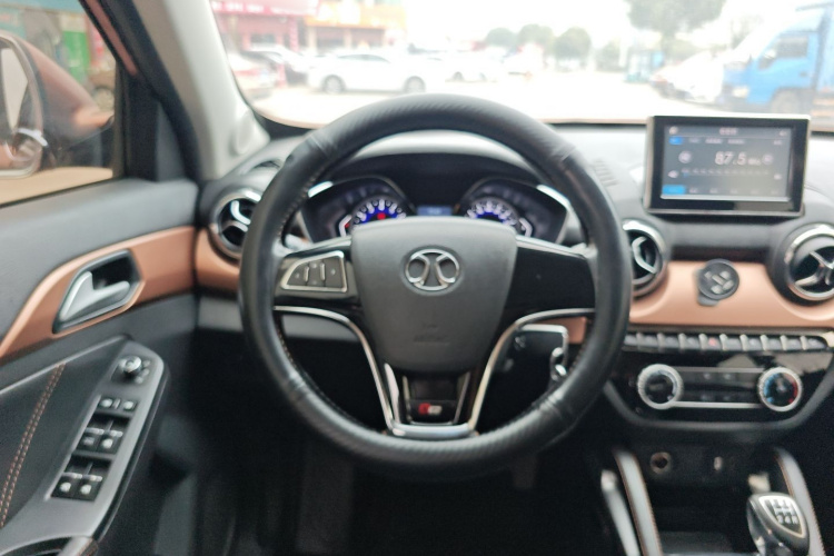 北京汽车 绅宝X35 2016款 1.5L 手动精英版中控内饰13