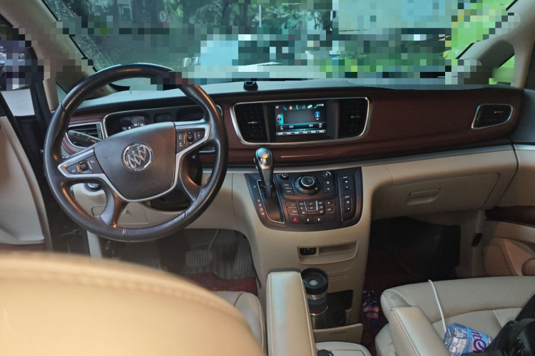 别克GL8 2017款 25S 尊贵型 国V中控内饰12