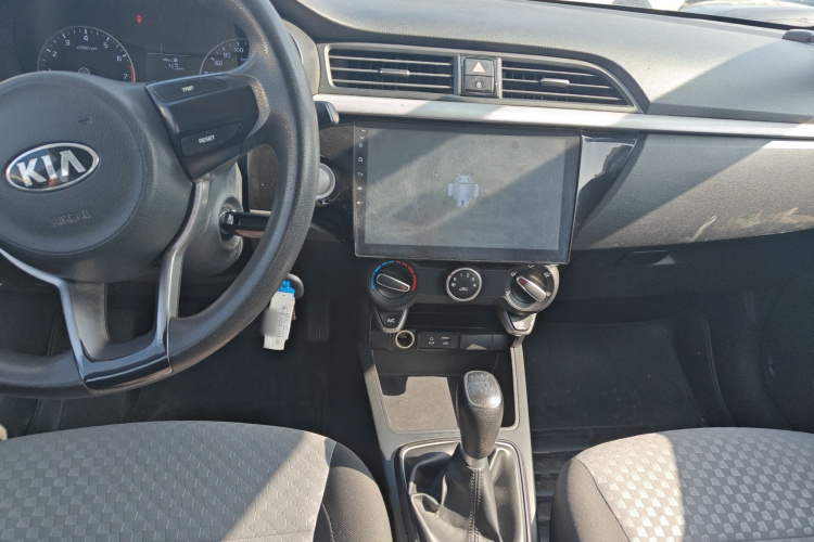 起亚K2 2017款 三厢 1.4L MT GLS中控内饰12