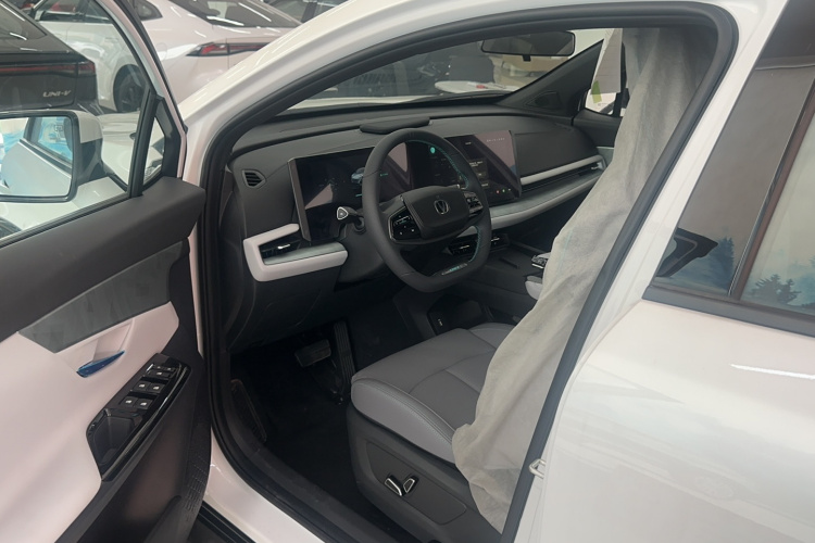 长安UNI-T 2023款 第二代 1.5T 尊贵型中控内饰7002