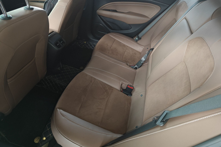 别克 君威 2023款 552T 智享型中控内饰21