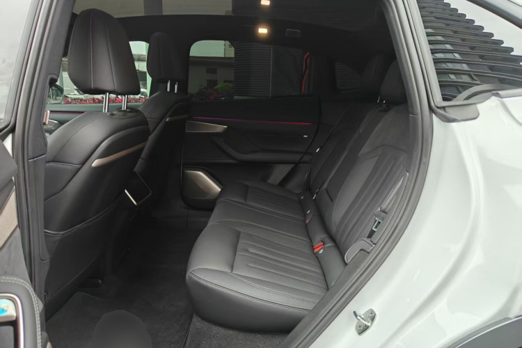 乐道L60 2024款 60kWh 后驱版中控内饰21