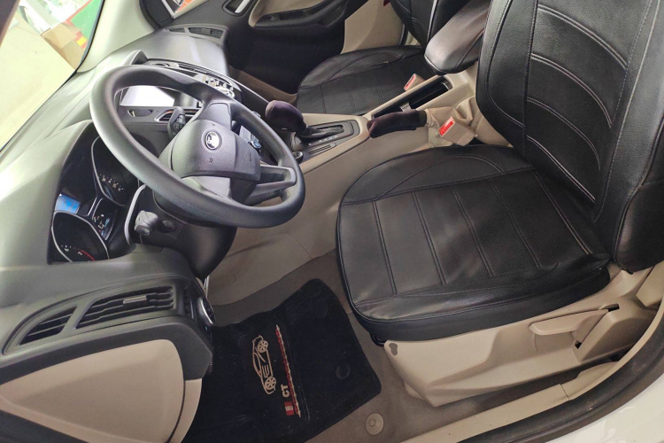 福特 福克斯 2018款 三厢经典 1.6L 自动舒适型智行版局部细节19