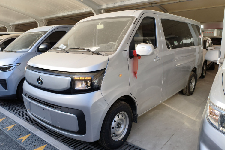 长安凯程 长安睿行EM80 2025款 客运版 舒适型 6座 260km 对开门 60kW车身外观4