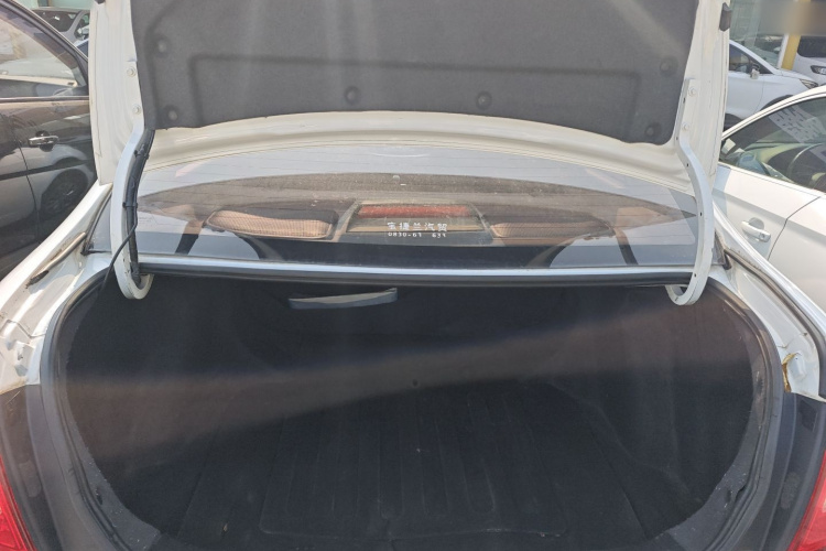 吉利汽车 远景 2017款 1.5L 手动幸福版机舱底盘23