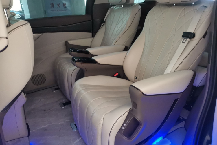 腾势D9 2022款 DM-i 1040 尊贵型中控内饰21