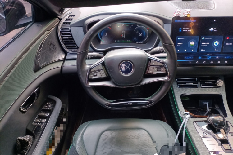 比亚迪 汉 2022款 EV 610KM四驱千山翠限量版中控内饰13
