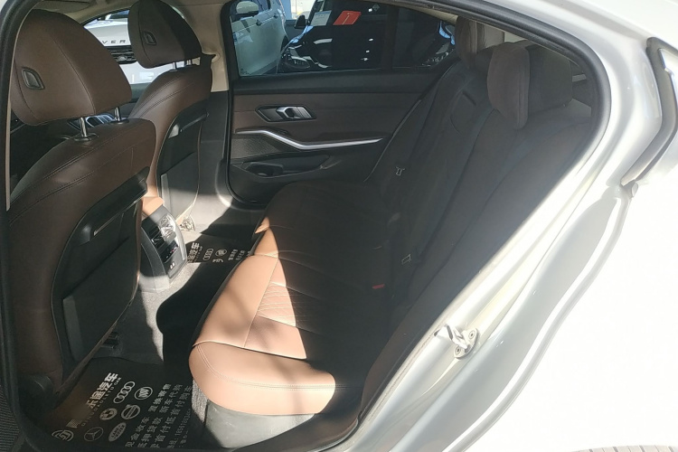 宝马3系 2022款 改款 320Li M运动套装中控内饰7004